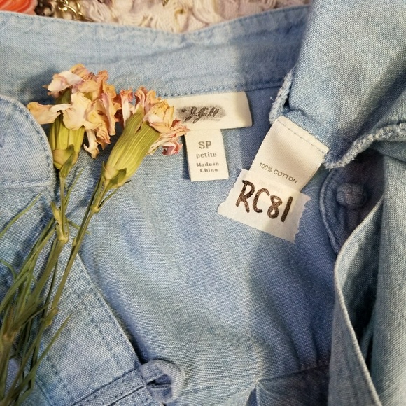 🌻🌺🌻J. JILL DENIM BUTTON UP SHIRT!! - Picture 5 of 6